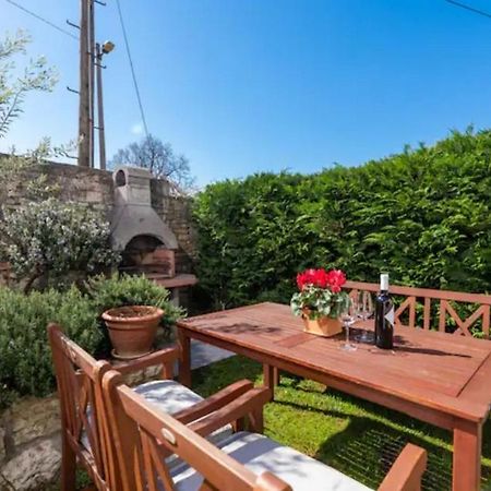 Apartment With Whirlpool And Bbq Near Porec 바데르나 외부 사진