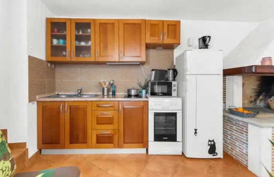 Apartment With Whirlpool And Bbq Near Porec 바데르나 외부 사진