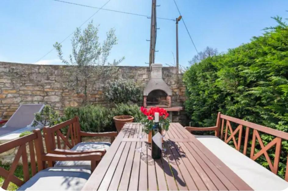 Apartment With Whirlpool And Bbq Near Porec 바데르나 외부 사진